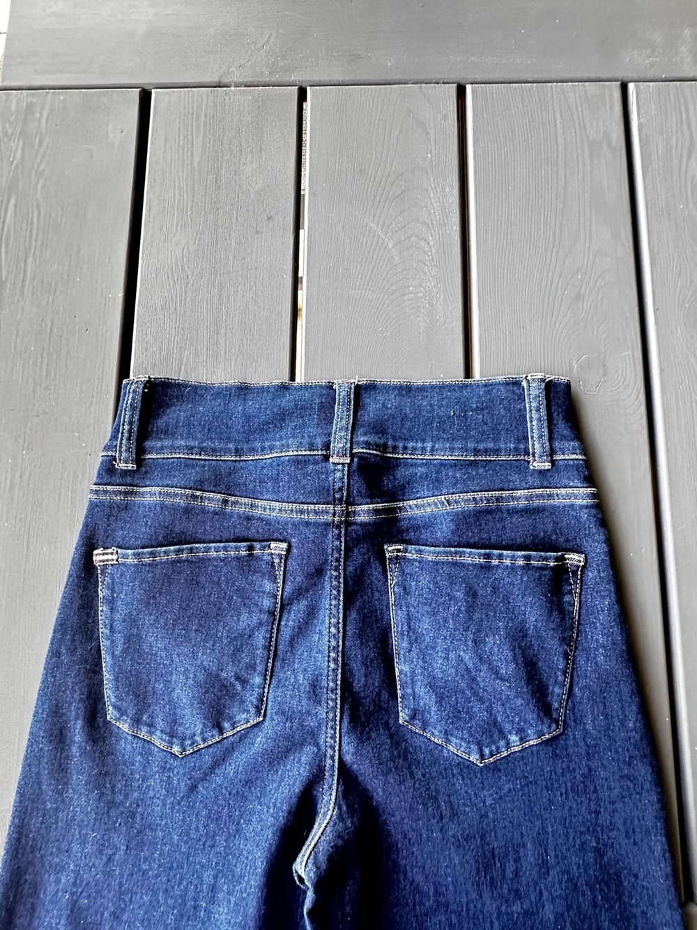 Alice + Olivia High Rise Wide Leg Seamed Bell Jeans in a dark wash S 29 - Picture 12 of 12